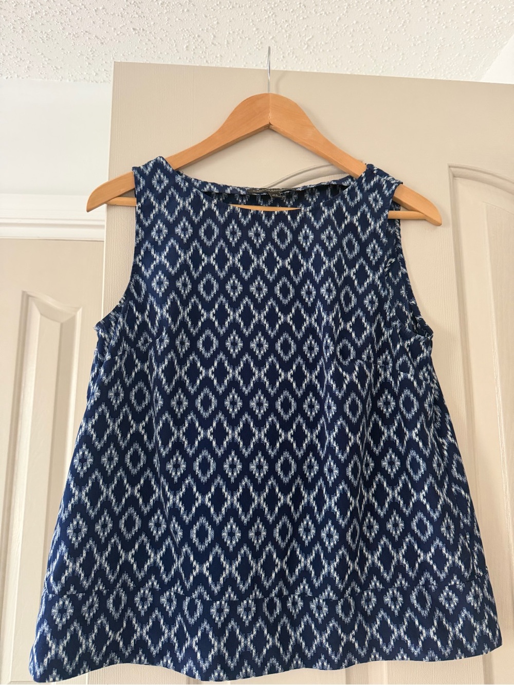 Banana Republic Navy and White Sleeveless Diamond Print Blouse